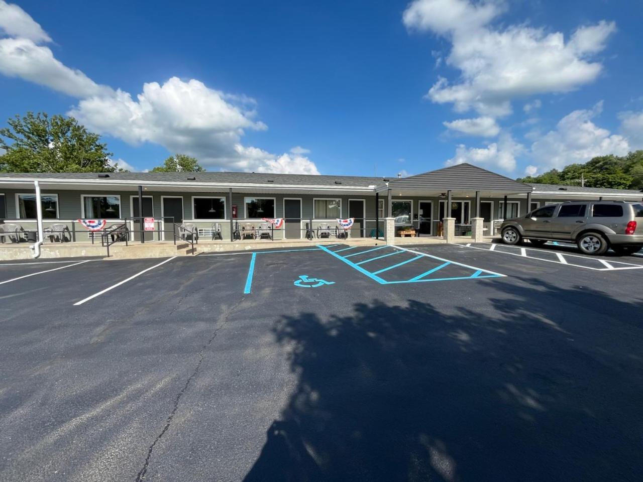 Valley Inn And Suites French Lick Bagian luar foto